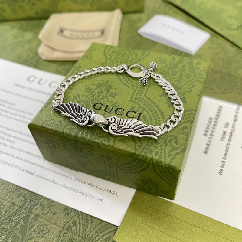 G*u*i bracelets